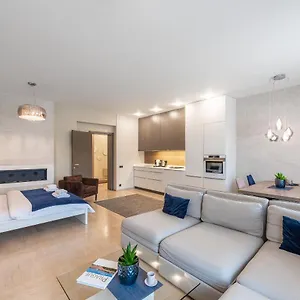 New Luxury Apt With Ac&parking In The Center Of Prag