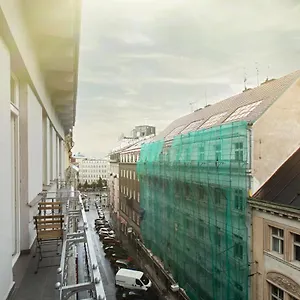 Luxury 150m2 On Wencelas Square With Private Garage Prag